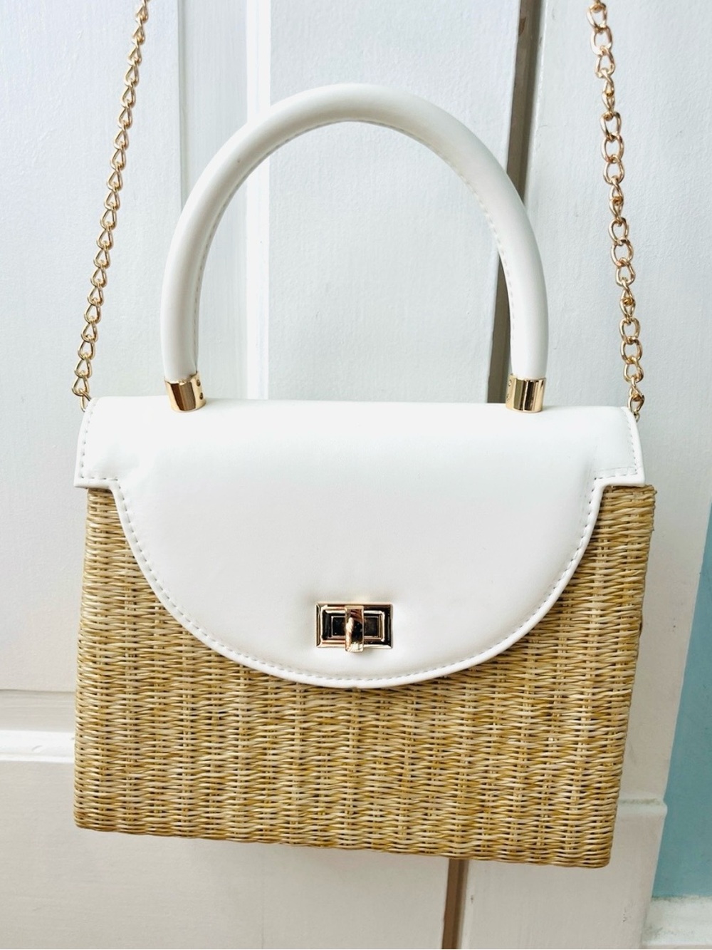 New DSW White Top-Handle Straw Crossbody Satchel Bag with Gold Chain